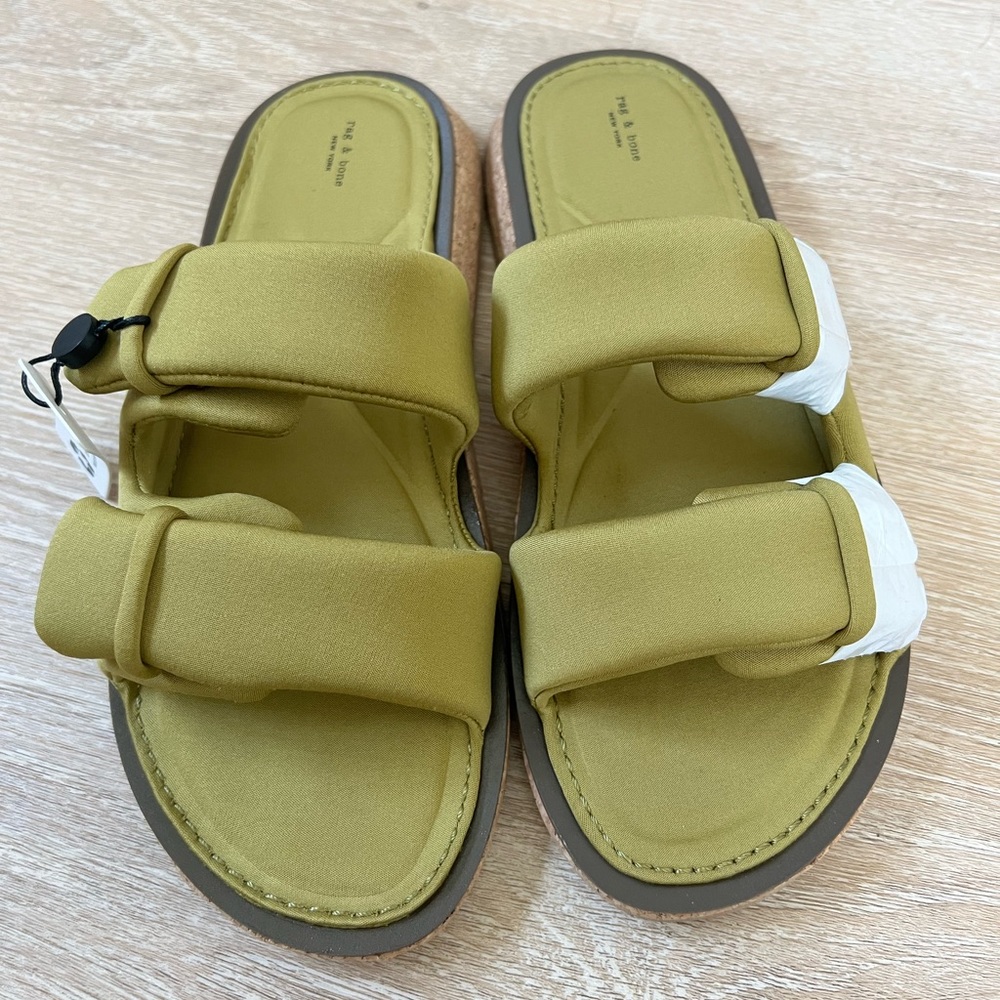 Rag and Bone Parque Slide - Recycled Materials
Flat Sandal in Green Moss